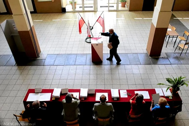 Ile godzin trwa praca w komisji wyborczej? Przewodnik dla przyszłych członków komisji