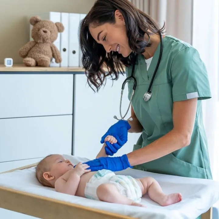 Ile naprawdę zarabia położna w prywatnym szpitalu? Oto fakty i ciekawostki