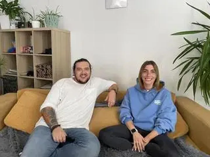 Ile naprawdę zarabiają uczestnicy Gogglebox? Odkrywamy tajemnice wynagrodzeń