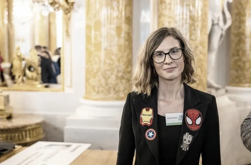 Ile zarabia nauczyciel szkoły podstawowej w 2026 roku? Sprawdź aktualne wyniki!