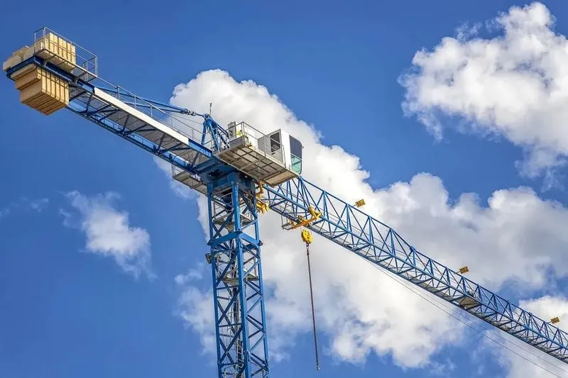 Ile zarabia operator żurawia w Polsce? Odkryj tajemnice tej intratnej profesji!