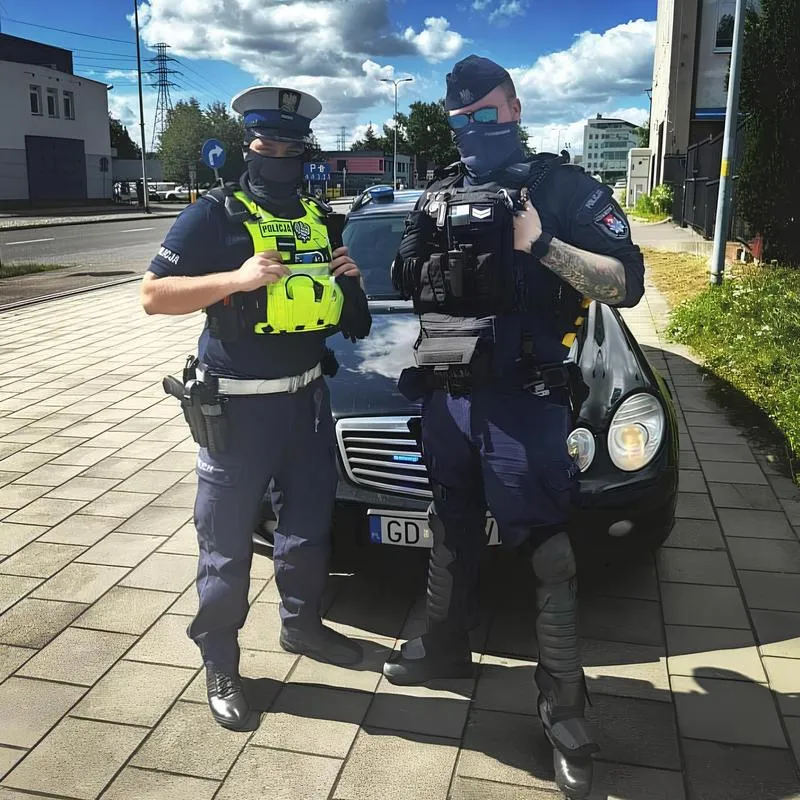 Ile zarabia policjant prewencji w 2026 roku? Sprawdź aktualne stawki!