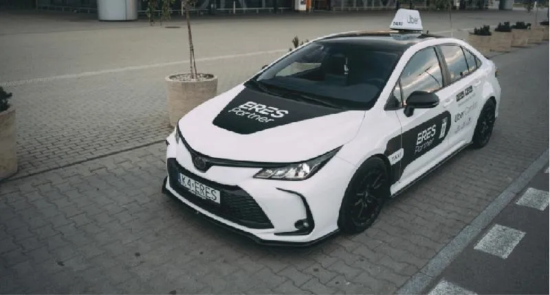 Jakie zarobki na taxi? Przewodnik po dochodach w zawodzie kierowcy