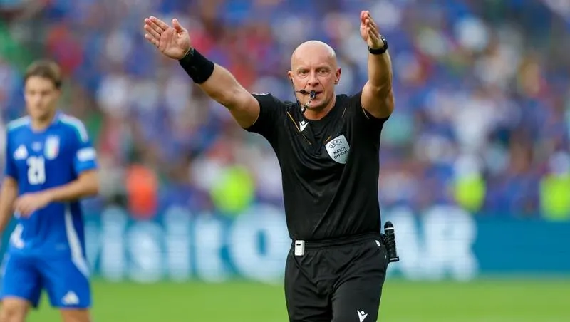 Zarobki sędziego głównego w euro – ile naprawdę można zarobić?