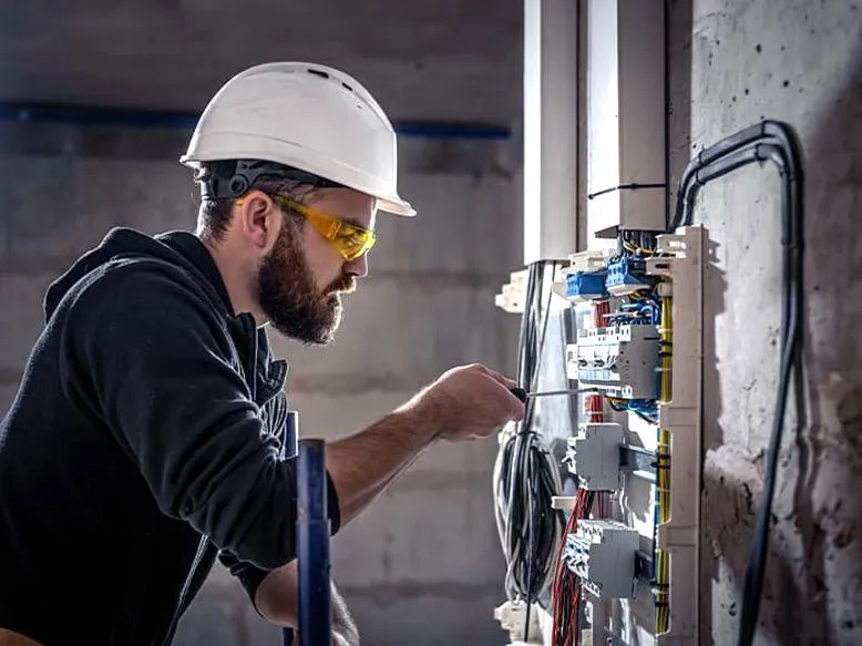 Kwalifikacje dla techników elektryków