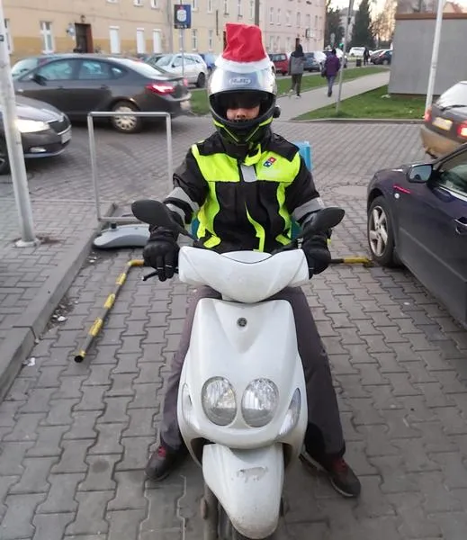 Praca dostawcy pizzy