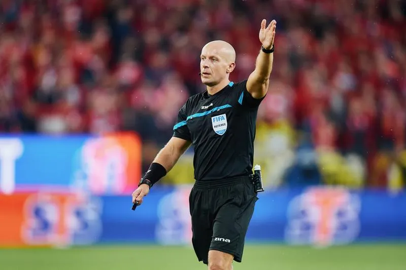 Zarobki sędziów w różnych ligach